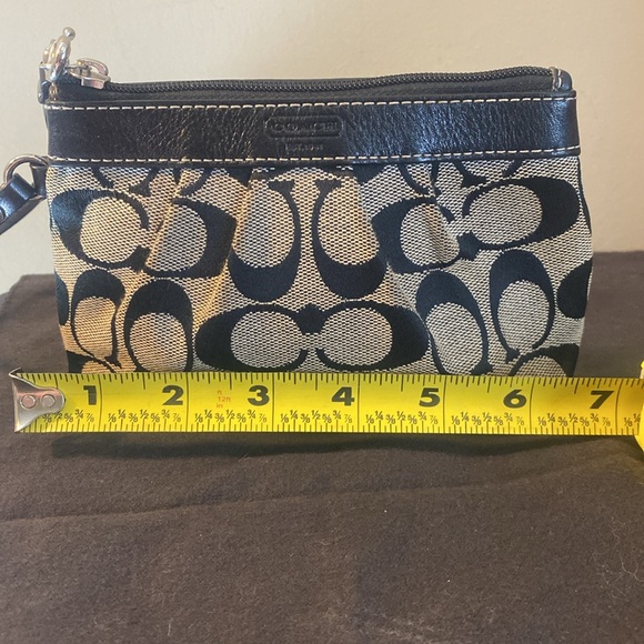 Coach - Picture 7 of 9